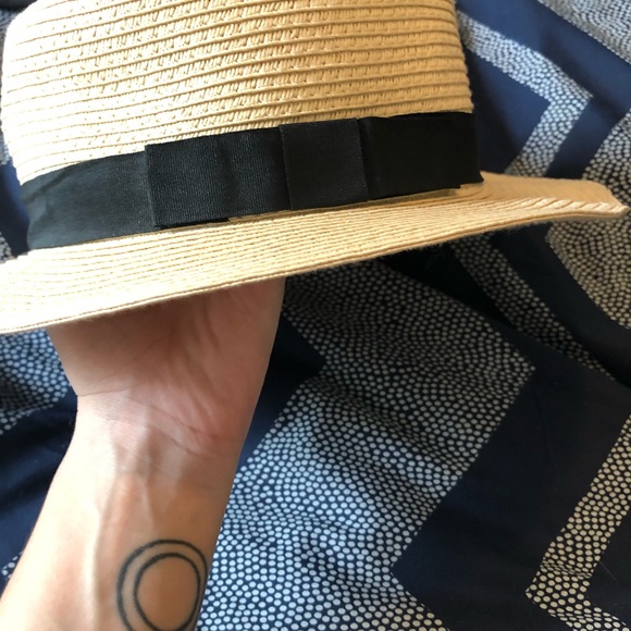 SUMMER HAT WITH BLACK RIBBON AND FLAT BOW - Picture 2 of 8